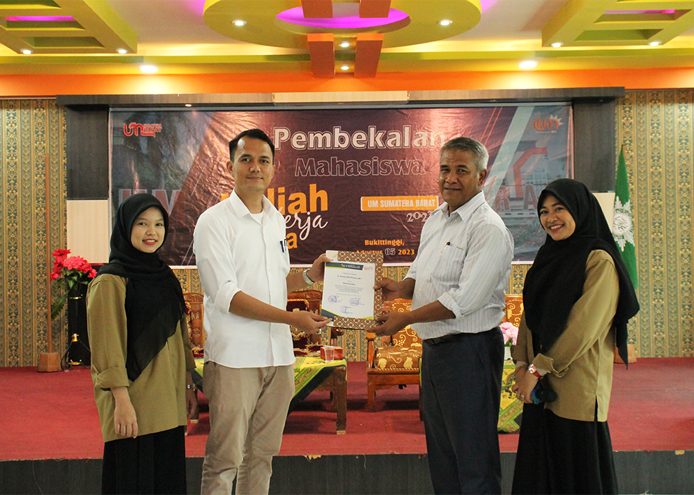 Amanat Wakil Rektor I UM Sumatera Barat Pada Mahasiswa Yang Akan Mengikuti KKN