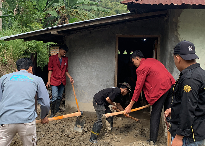 UM Sumbar Peduli Kembali Turunkan Relawan Bantu Korban Banjir, Galodo, dan Longsor di Sungai Landia